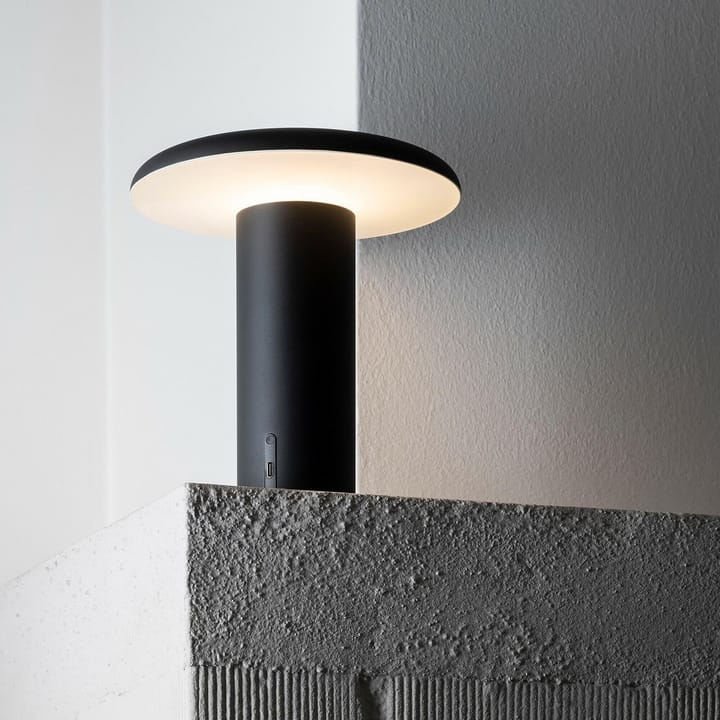 Takku portabel bordslampa 19 cm, Varnished black Artemide