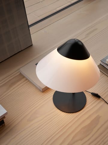 HJW02 Opala bordslampa Midi - Black-chrome - Carl Hansen & Søn