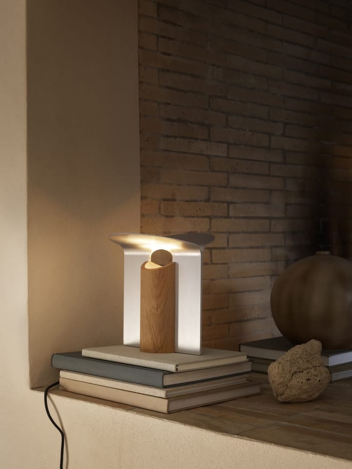 RF200 Petal table lamp, Oiled oak-aluminium Carl Hansen & Søn