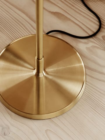 Clam floor lamp 128 cm - Opal-brass - Fritz Hansen