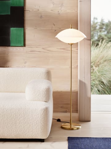 Clam floor lamp 128 cm - Opal-brass - Fritz Hansen