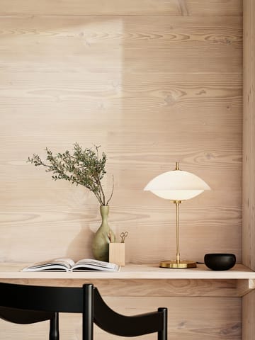 Clam table lamp 50 cm - Opal-brass - Fritz Hansen