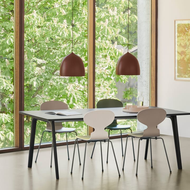 Suspence P1.5 Pendelleuchte, Powder burgundy Fritz Hansen