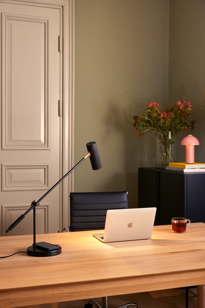 Hubble Read table lamp with wireless charging, Black Globen Lighting