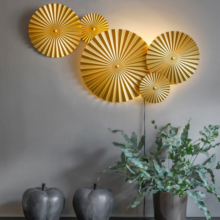 Omega wall lamp, Brushed brass Globen Lighting