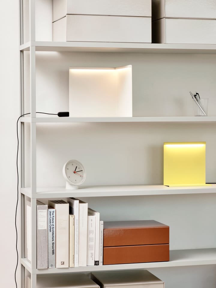 LBM Corner bordslampa, Cream white HAY