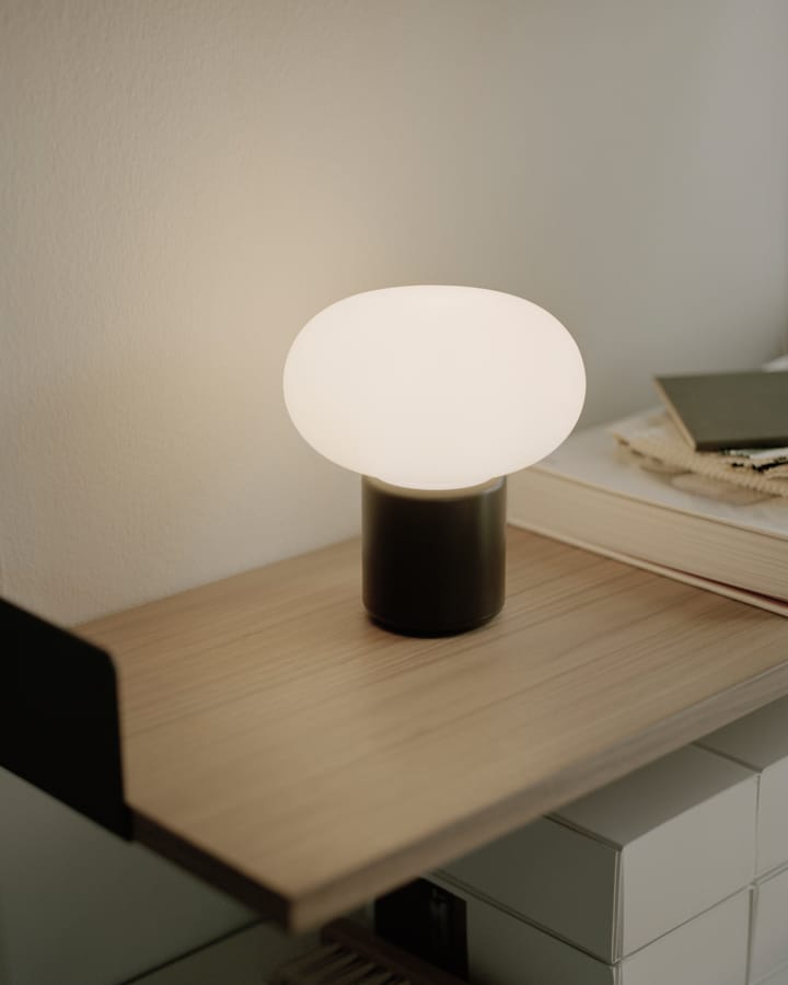 Karl-Johan table lamp portable, Cold black New Works