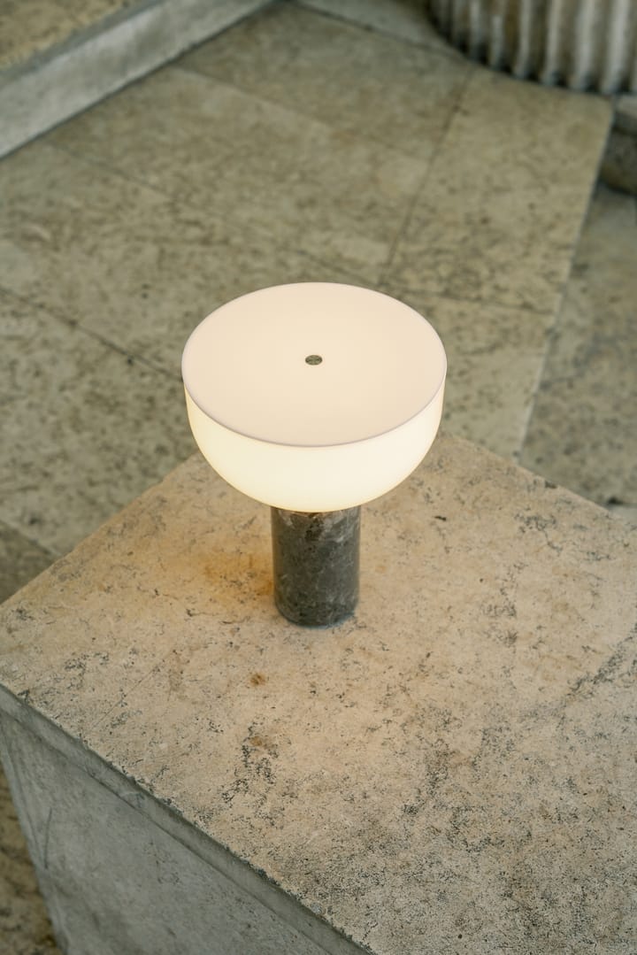 Kizu portable bordslampa, Gris du marais New Works