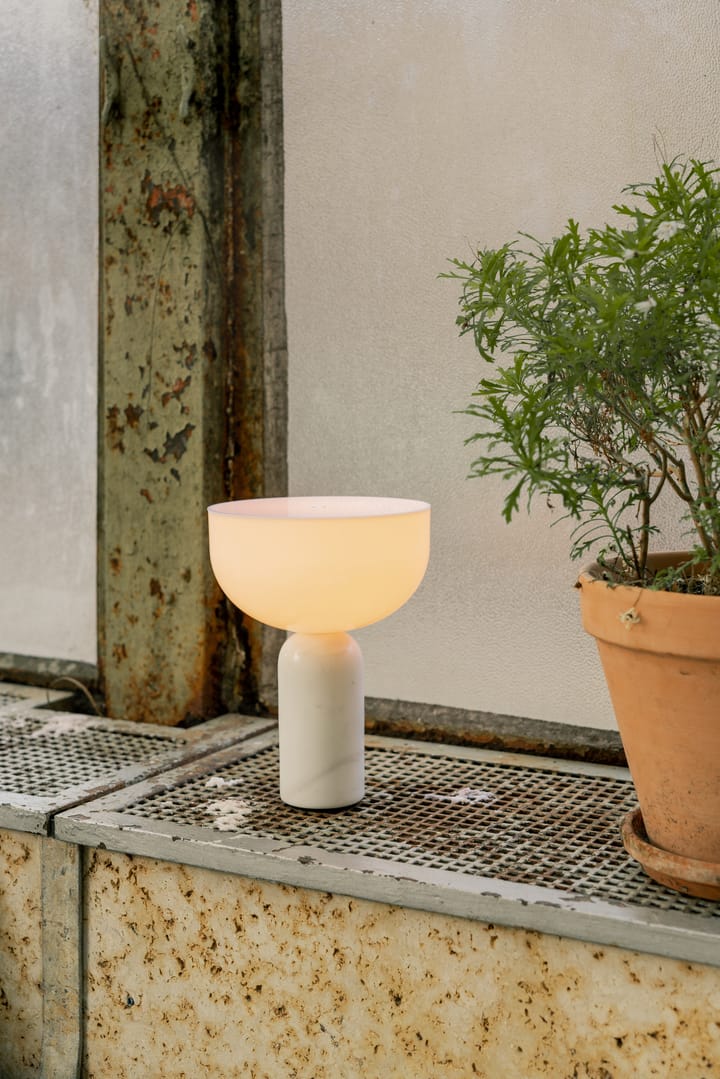 Kizu portable bordslampa, White marble New Works