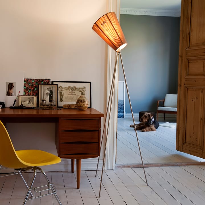 Oslo Wood Floor lamp, Caramel, matte white stand Northern