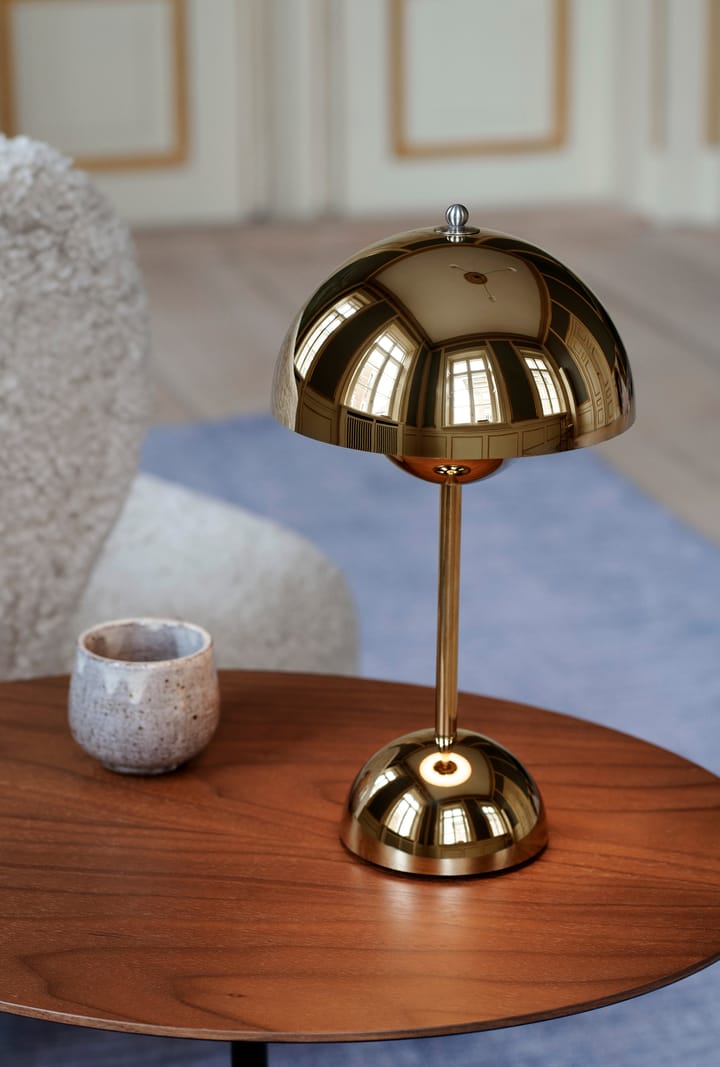 Flowerpot portable bordslampa VP9, Brass &Tradition