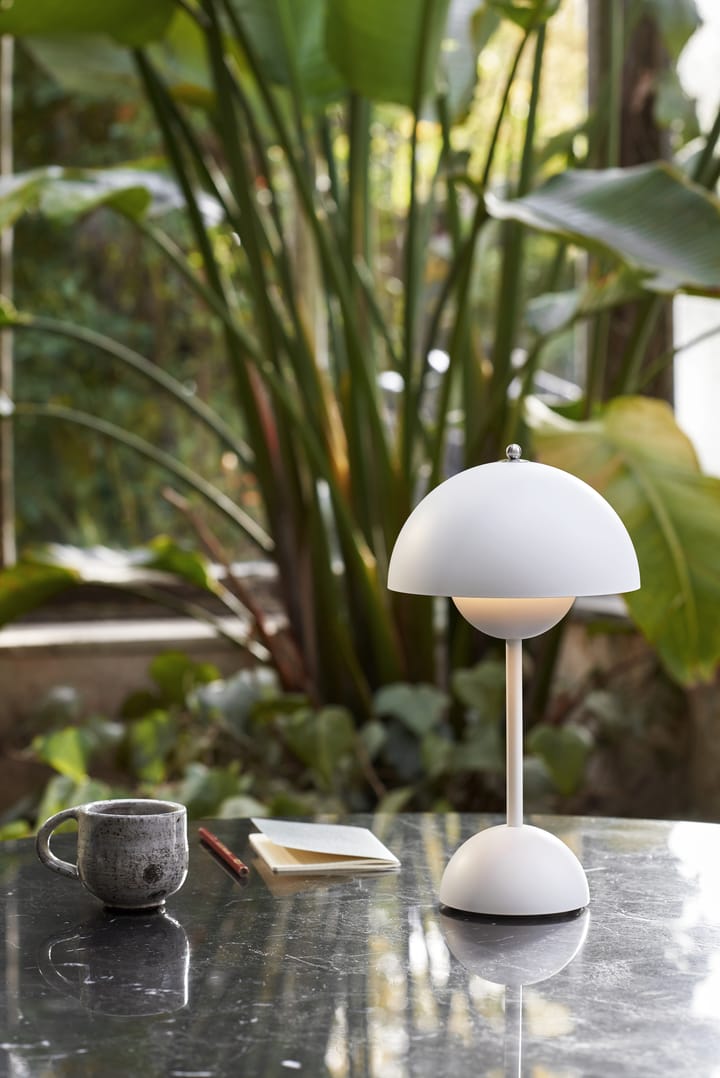 Flowerpot portable table lamp VP9, matte white &Tradition