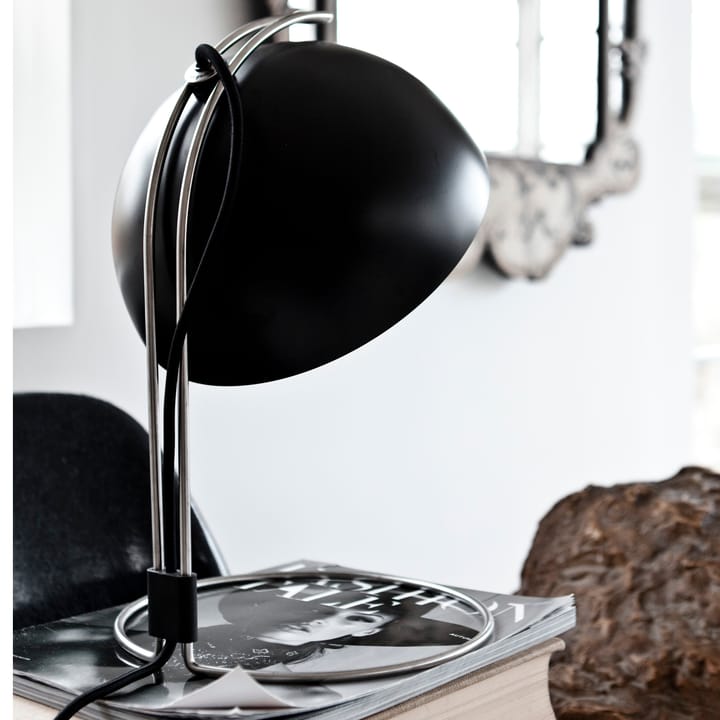 FlowerPot table lamp VP4, mat black &Tradition