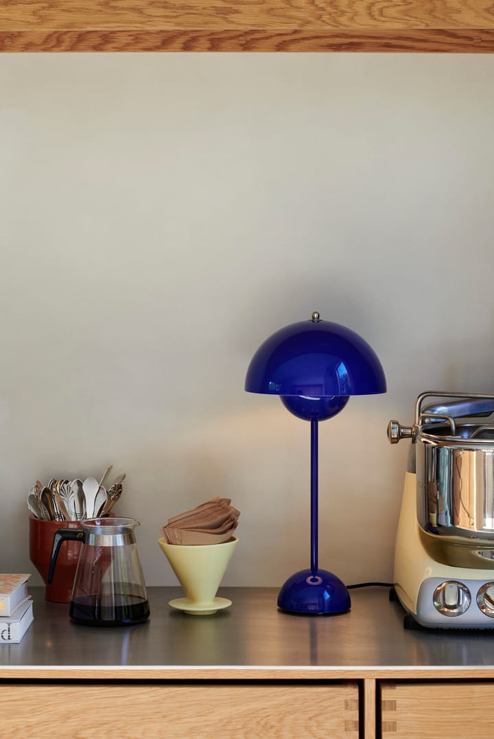 Flowerpot VP3 bordslampa, Cobalt blue &Tradition