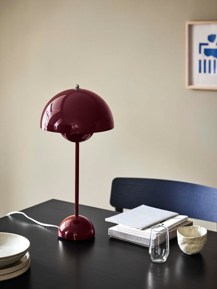 Flowerpot VP3 bordslampa, Dark plum &Tradition