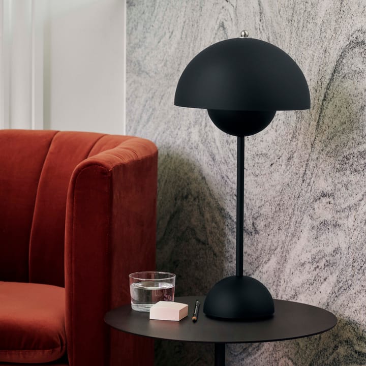 FlowerPot VP3 table lamp, matte black &Tradition