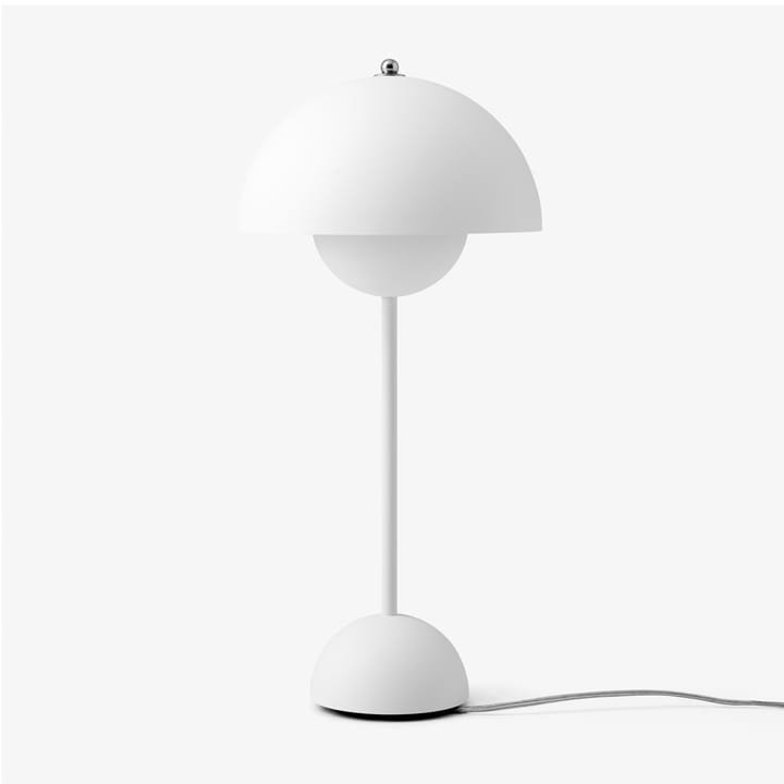 FlowerPot VP3 table lamp, matte white &Tradition