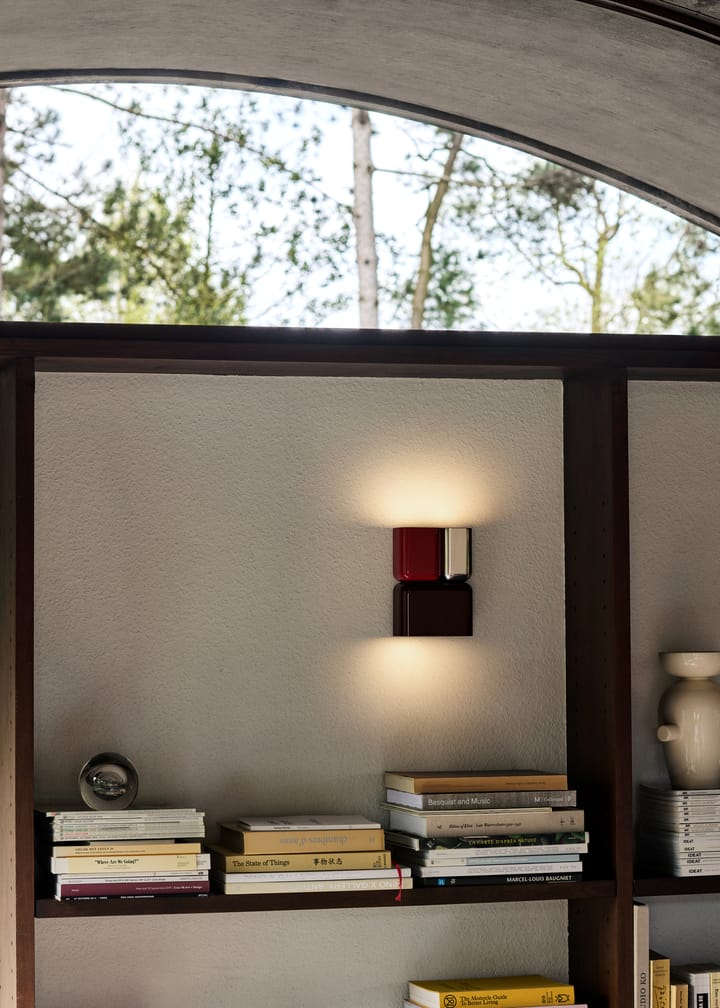 Tabata LN10 vägglampa, Dark burgundy-vermilion red &Tradition